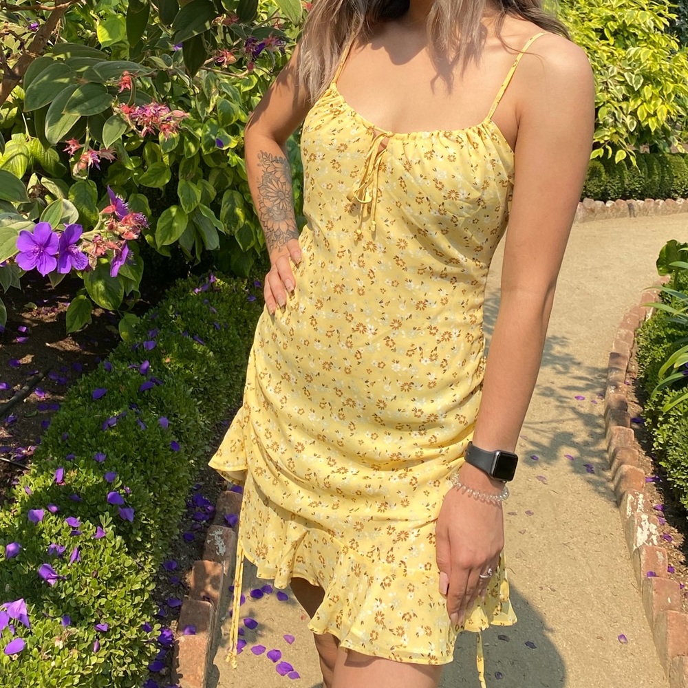 yellow floral dress with drawstring sides 💛